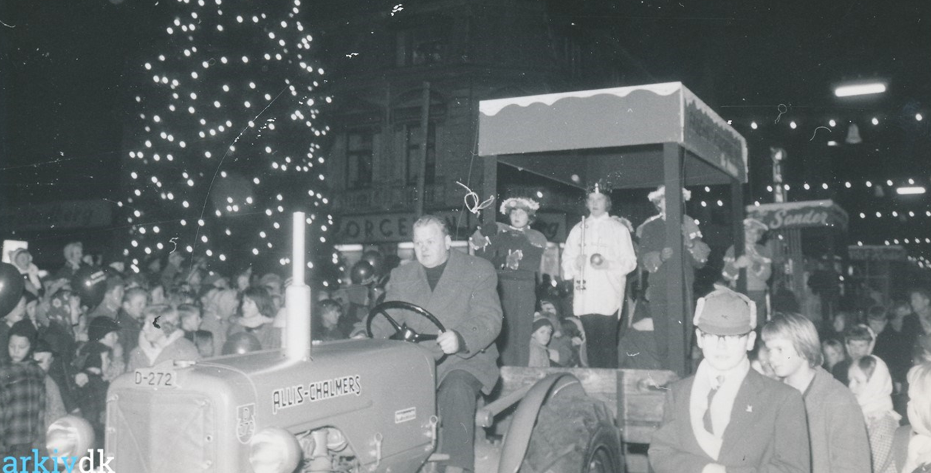Juletræstændings-optog i 1960, arkiv.dk