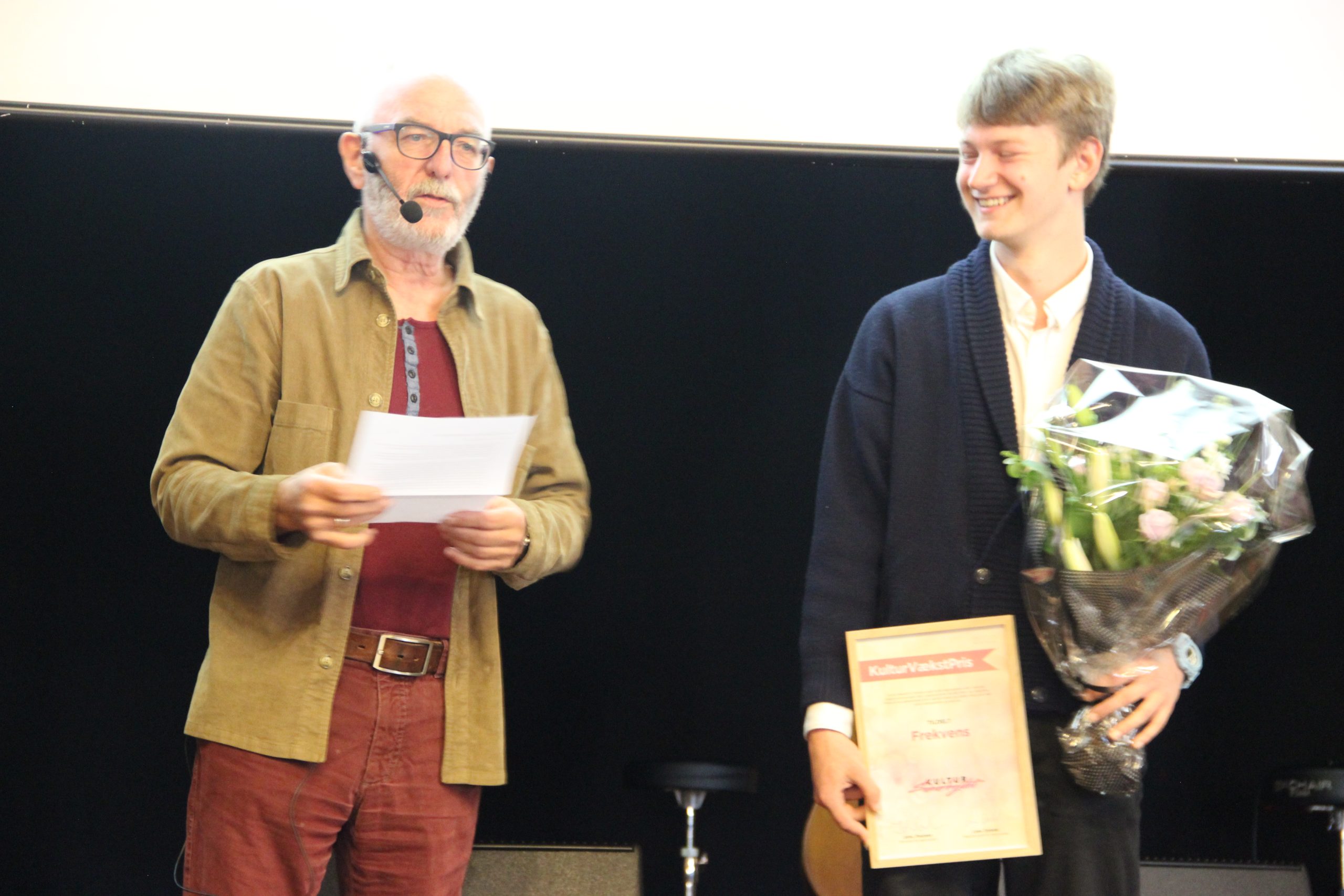 Formand for Kultursamarbejdet Johs Poulsen og modtager af KulturVækstPrisen Lukas Kvistgaard.